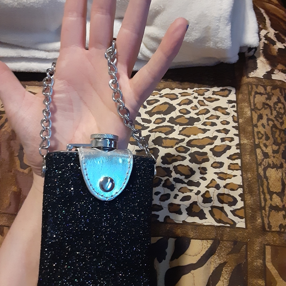 Flasks - Picture 3 of 7
